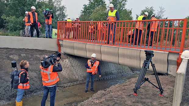 ’s Werelds eerste 3D-geprinte fietsbrug geopend