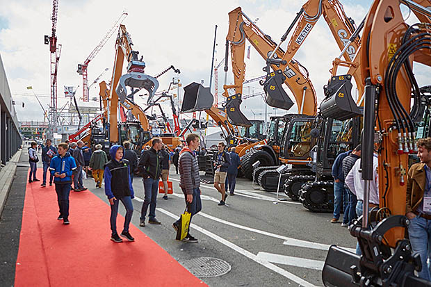 vakbeurs mensen op terrein