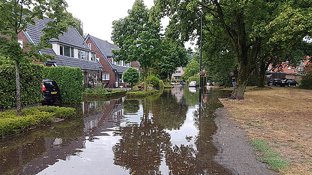 straat met water