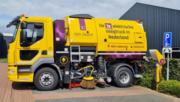 Van Doorn toont elektrische veegwagen V65e