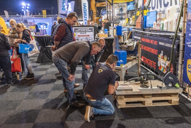 demonstratie op de beurs