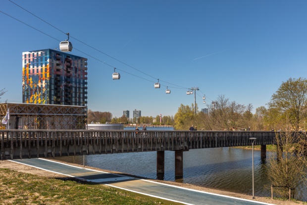 De inmiddels bekende ReUse brug die is gebouwd voor de Floriade in Almere.