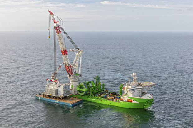 nstallatieschip Orion met de topside