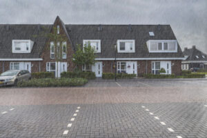 Hevige regenval op bestrating