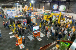 Stands en bezoekers van infra relatiedagen