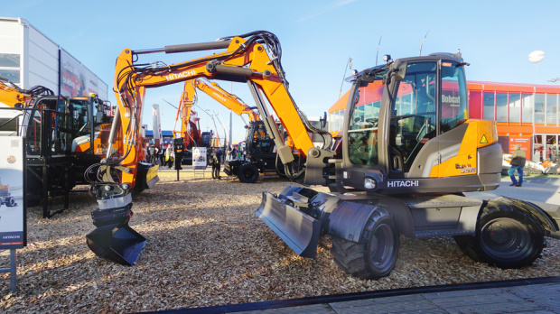 Hitachi ZX95W-7 op bauma 2022.