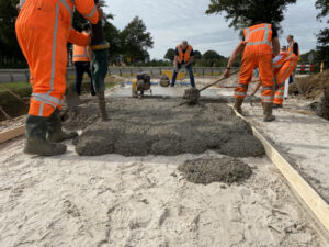 Aanleg betonnen fietspad