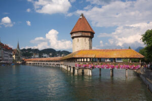 Kapellbrücke te Luzern (CH): overkapping als middel om constructies te beschermen tegen langdurig vochtbelasting. Foto: Wikipedia Commons.