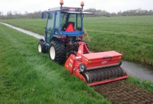 tracktor op het land