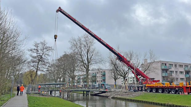 Installatie parkbrug in Hoogvliet