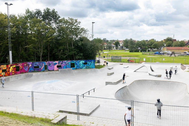 3D geprinte skate-objecten in een skatepark.