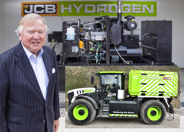 Lord Bamford bij de waterstofmotor en mobiele tankwagen