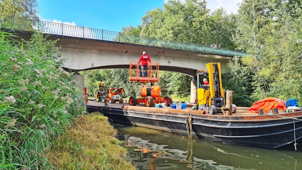 Werkzaamheden bij een brug