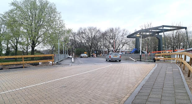 Tijdelijke brug over de Gaas in Driemond