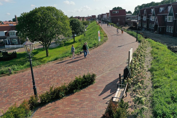Diverse straatbakstenen mix in Volendam.