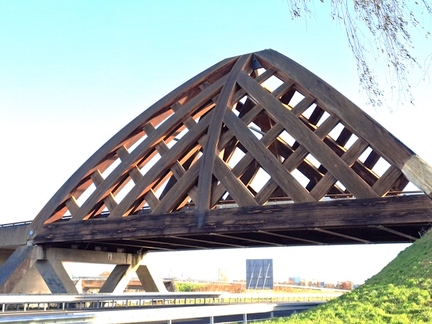 Over brug een kloof.
