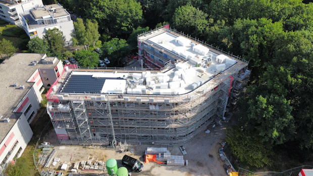 AIC Visser levert en monteert ook diverse steigersystemen.